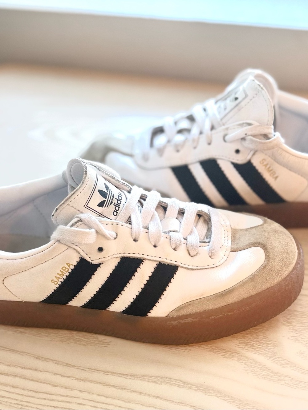 Adidas Sambas 🖤🤍 Low-Top Sneakers with Black Insole Accent White and Black - Picture 2 of 6